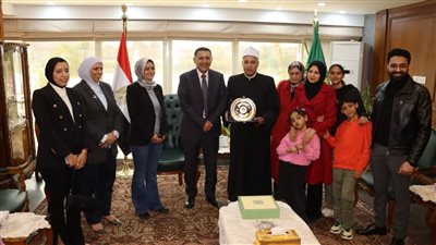 محافظ القليوبية يكرم رئيس المنطقة الأزهرية بمناسبة بلوغه السن القانونية للمعاش