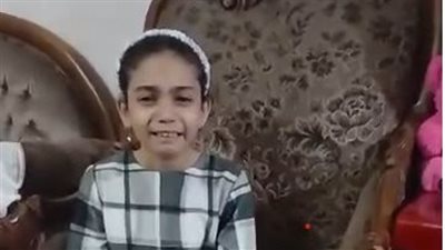 صغيرة مريضة بالأنيميا تستغيث من معلمة منعت عنها الطعام والعلاج داخل المدرسة.. ووالدها يناشد وزير التعليم