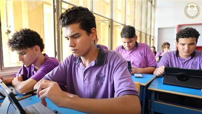 اتعلمناها مجانًا ونقدر نشتغل بيها.. طلاب الصف الأول الثانوي يشيدون بدمج البرمجة والذكاء الاصطناعي في المناهج 
