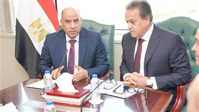 وزيرا الصحة والعمل يشهدان توقيع بروتوكول لتأهيل الكوادر وتحسين الخدمات الصحية