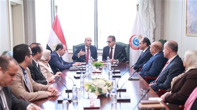 وزيرا الصحة والعمل يشهدان توقيع بروتوكول تعاون لتقديم خدمات صحية متكاملة