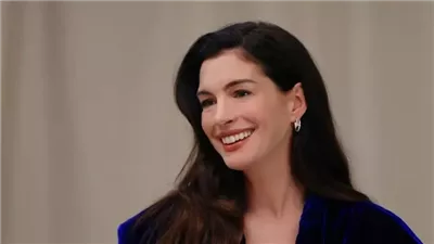 بسبب إن شاء الله.. معجب يهدي القرآن الكريم إلى آن هاثاواي في افتتاح The Devil Wears Prada 2 بلندن