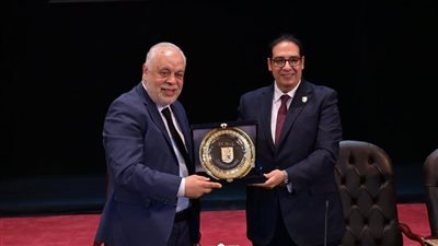 جامعة القاهرة تناقش دور الفن والدراما في تنمية الوعي المجتمعي ضمن فعاليات موسمها الثقافي