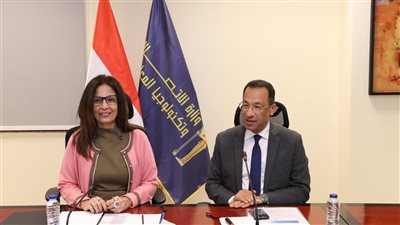 تعاون بين الاتصالات والثقافة لإنتاج كتب صوتية وترجمة آلية بالذكاء الاصطناعي
