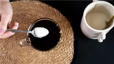 مُحلٍ شائع قد يسرّع تراكم الدهون في الجسم بطرق غير متوقعة.. تعرف عليه