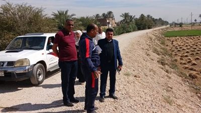 رئيس مدينة القرنة يتابع إزالة 5 تعديات بناء وتطوير طرق بالأقالتة