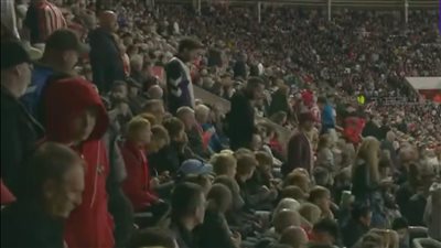 جماهير سندرلاند تطلق صفارات استهجان ضد لاعبي الفريق بعد التأخر 4-0 أمام نوتنجهام بالشوط الأول | فيديو