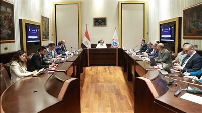 وزير الصحة يوجه بالتنسيق مع الشراء الموحد لمنع حدوث نقص في الأدوية والمستلزمات الطبية