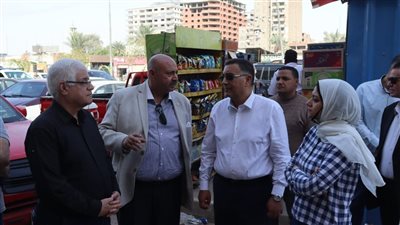 محافظ القليوبية يلتقي أصحاب محلات بيع البلاستيك بمنطقة مسطرد لبحث تقنين أوضاعهم