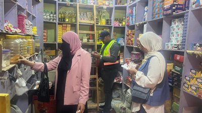 ضبط نصف طن دقيق و7400 عبوة مجهولة المصدر.. تموين الدقهلية تحرر 165 مخالفة خلال حملات مكثفة