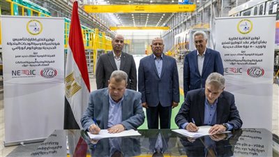 وزير النقل يشهد توقيع اتفاقيتين لتصنيع وتوريد 500 عربة ركاب سكك حديدية مكيفة