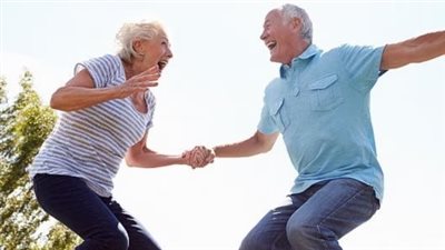  دراسة: الضحك يعزز صحة الأمعاء ويحسن الهضم