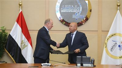 مصر وروسيا تبحثان إنشاء ممر لوجيستي مكون من محطتي حاويات على البحرين الأحمر والمتوسط 