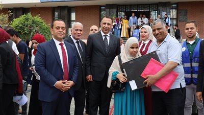 وحدة التضامن بجامعة المنيا توزع 25 لاب توب ناطق و10 كراسي متحركة للطلاب من ذوي الإعاقة
