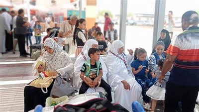 الطيران: إنشاء خيمة مكيفة لاستقبال أفواج الحجاج بالساحة الأمامية لمدخل السفر أمام الصالة الموسمية