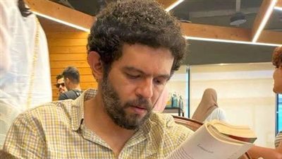 10 مايو أولى جلسات محاكمة رسام الكاريكاتير أشرف عمر بتهمة تمويل جماعة إرهابية
