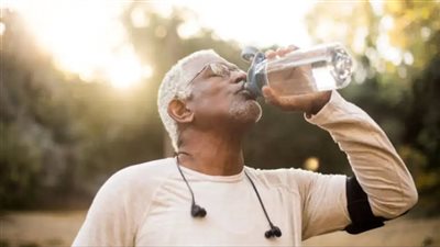 لماذا يواجه كبار السن خطرًا أكبر للإصابة بضربة الشمس؟.. دراسة تجيب