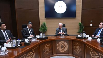 نائب رئيس الوزراء للشئون الاقتصادية يعقد اجتماعًا لمتابعة جهود توفير السلع ومستلزمات الإنتاج
