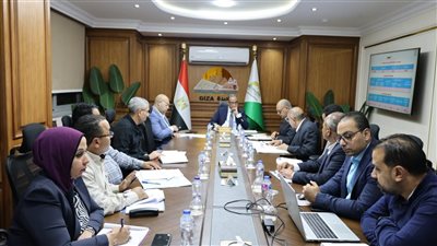 محافظ الجيزة يترأس اجتماع مشروع الجبانات لبحث ملفات العمل والطلبات المقدمة من المواطنين