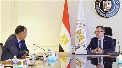 وزير التخطيط يبحث مع مدير المكتب الإقليمي للبنك الإسلامي للتنمية بالقاهرة سبل التعاون المستقبلي