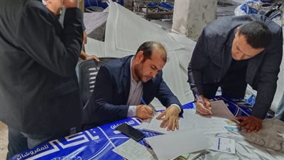 جهاز حماية المستهلك يضبط مصنع مراتب غير مرخص بالجيزة يستخدم خامات مجهولة وعلامات تجارية مقلدة