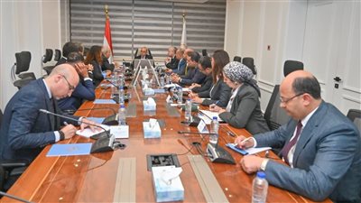 وزير الاستثمار يبحث مع 