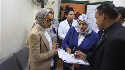 محافظ الوادي الجديد تتابع مستوى الخدمات الصحية بمستشفى بلاط.. وتوجه بإعداد مخطط تطوير متكامل