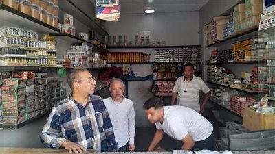 ضبط 360 علبة سجائر مجهولة المصدر وتحرير 17 محضرًا تموينيًا خلال حملة بالواسطى في بني سويف 