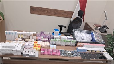 ضبط محاولة تهريب هواتف وأجهزة إلكترونية ومحاليل طلاء معادن ثمينة بجمارك الإسكندرية