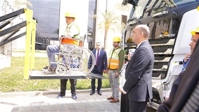 تنفيذًا لتوجيهات الرئيس.. وزير العمل يُطلق 4 وحدات تدريب مهني متنقلة جديدة