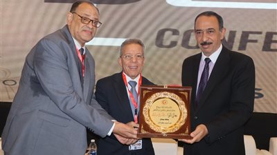 محافظ سوهاج ونقيب الأطباء يفتتحان أول مؤتمر لنقابة أطباء سوهاج