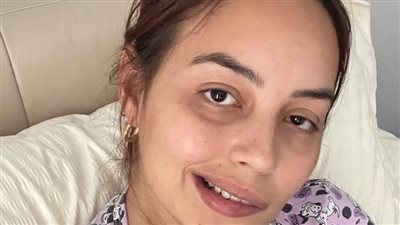 إصابة صانعة محتوى بالشلل بسبب السوشي في الأكوادور 