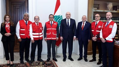 الرئيس اللبناني يطالب بالضغط على إسرائيل لاحترام القوانين الدولية والتوقف عن استهداف المدنيين والمسعفين