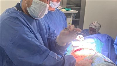 فريق طبي بمستشفيات بنها الجامعي ينجح في إجراء 3 عمليات قلب مفتوح وجراحات صدر دقيقة