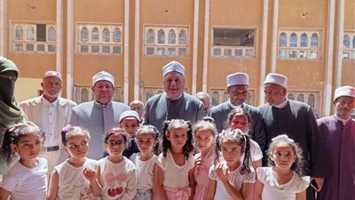 القائم بأعمال وكيل الأزهر يتفقد امتحانات النقل الثانوي ويفتتح روضة أطفال بأسوان | صور 