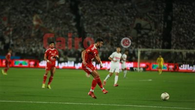 مصدر بالأهلي يكشف لـ القاهرة 24 حقيقة صرف مكافأة استثنائية للاعبين بعد الفوز على نادي الزمالك