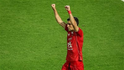 بن شرقي يقسو على فريقه السابق.. المغربي يواصل إبداعاته بقميص الأهلي أمام الزمالك