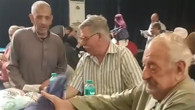 فرحة وزغاريد.. تسليم حجاج الجمعيات بالمنوفية متعلقاتهم قبل السفر للأراضي المقدسة