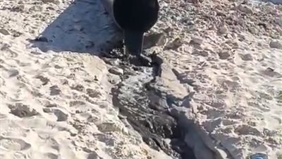استياء أهالي مطروح من تصريف مياه الصرف الصحي في البحر