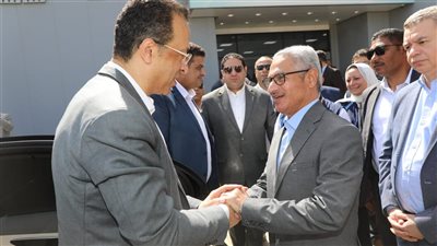 محافظ بني سويف يستقبل وزير الاتصالات داخل مجمع سامسونج بكوم أبو راضي