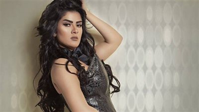 القبض على الفنانة ياسمينا المصري بتهمة السب والقذف
