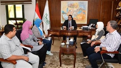 نائب محافظ الفيوم يتابع مشروعات الرصف بمركزي سنورس وأبشواي