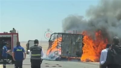 محملة بمواد غذائية.. السيطرة على حريق تريلا بالبحر الأحمر