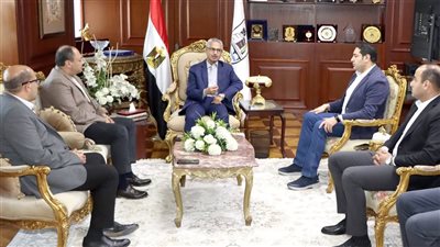 محافظ بني سويف يبحث مع هيئة تنمية الصعيد مستجدات تنفيذ مشروعات خدمية وتنموية 