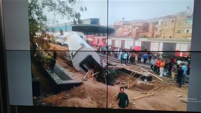 بعد انقلاب عربة قطار بأسوان.. المحافظ يتابع جهود إعادة الحركة لطبيعتها