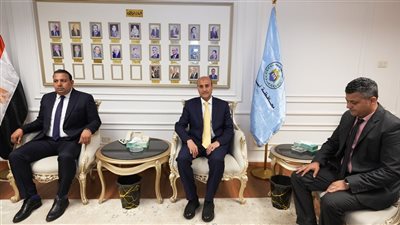محافظ أسيوط يلتقي مسئولي القوافل الطبية بمجلس الوزراء لمتابعة انطلاق القوافل المجانية بالغنايم والقوصية
