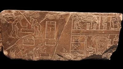 متحف ملوي يعرض قطعة أثرية نادرة توثق مشاهد من حياة العمال في مصر القديمة