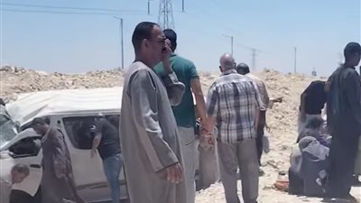 حاولا تفادي التصادم.. إصابة 6 أشخاص إثر حادث انقلاب سيارتين على صحراوي قنا