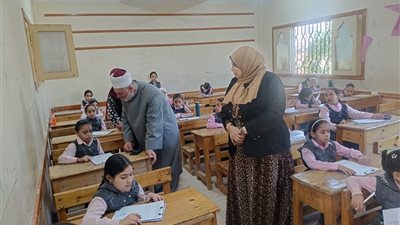 رئيس منطقة سوهاج الأزهرية يتفقد امتحانات النقل بمجمع علي بن أبي طالب النموذجي