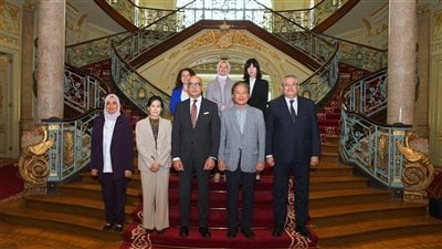 رئيس جامعة عين شمس يستقبل وفد مؤسسة كوريا - إفريقيا لبحث آفاق التعاون الأكاديمي والبحثي